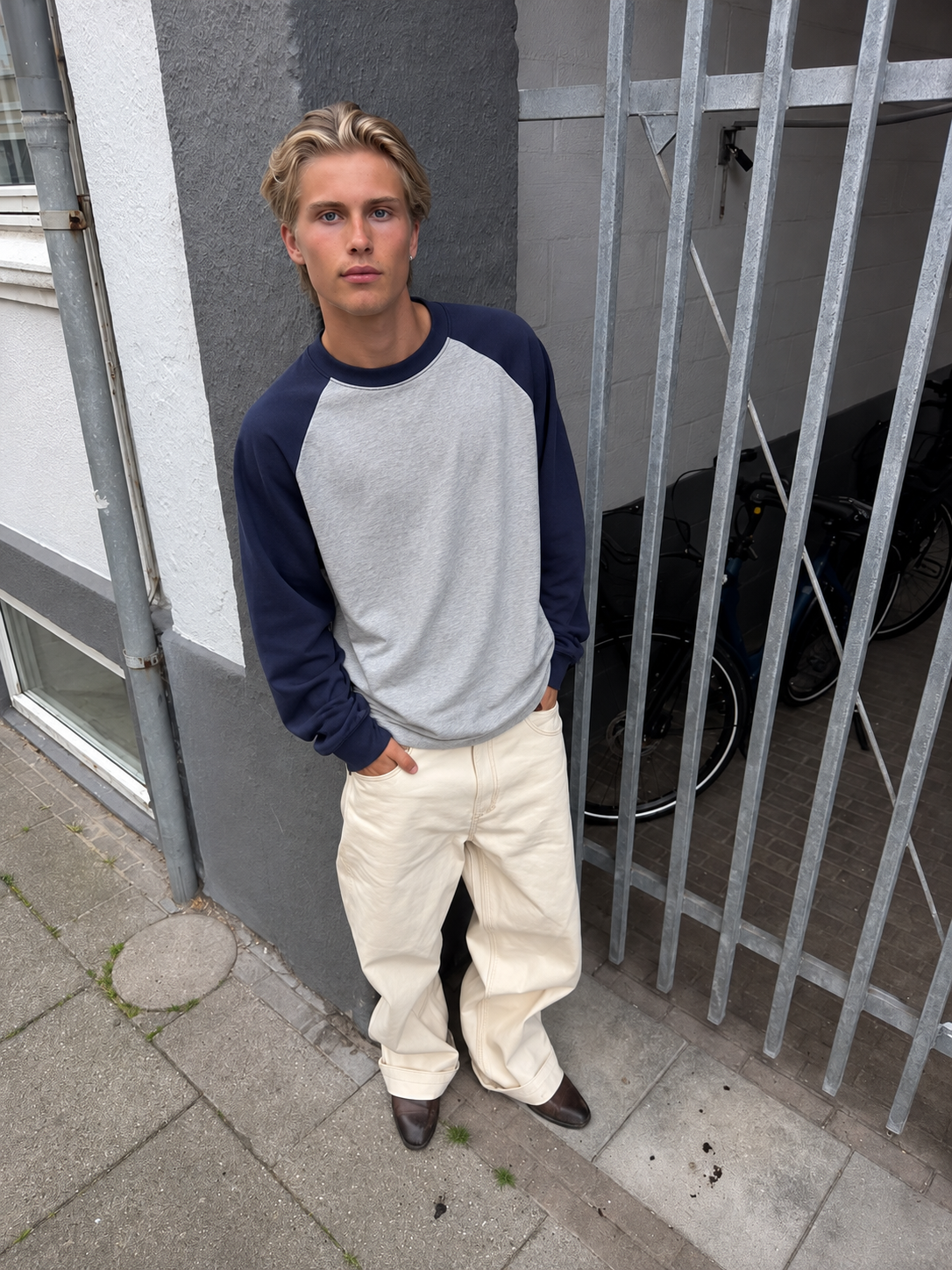 Model i Verano Studios raglan long sleeve set forfra