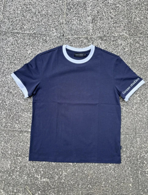 Verano Studios ringer t-shirt i navy med lyseblå kanter - forside